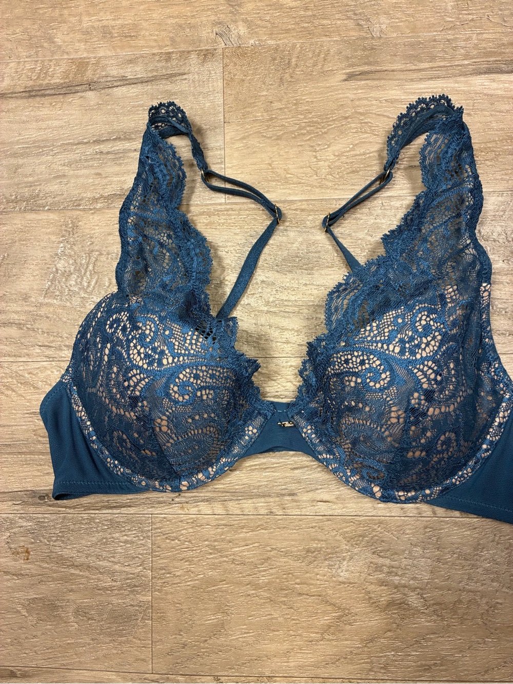ThirdLove Lace Contour Plunge Bra - Picture 2 of 8